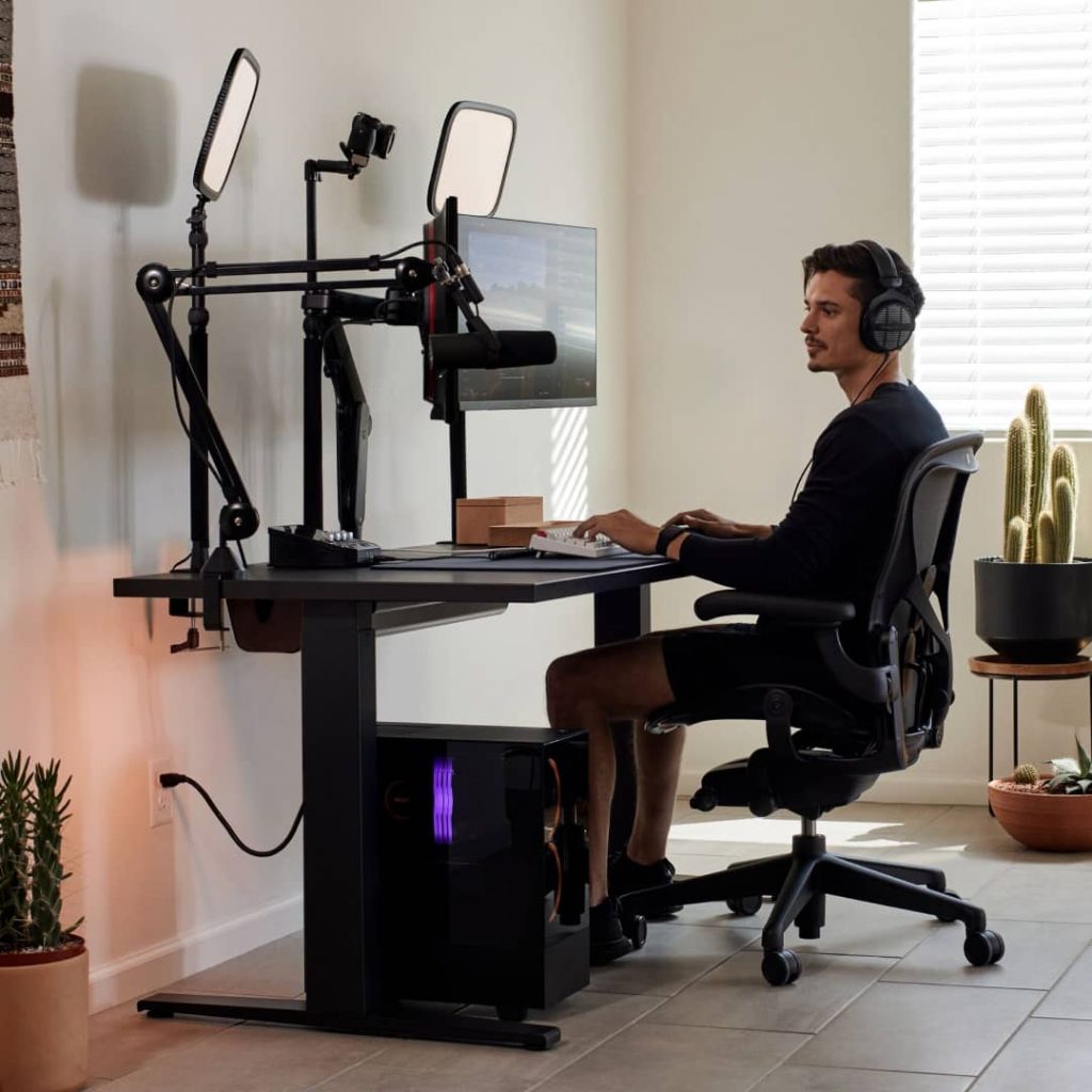 Many studies confirmed that workers and students with ergonomic chairs are happier and more productive than the rest. They don't have to stretch, stand up, can move and spin freely in the chair and don't have pains, which leads to a more productive working environment.